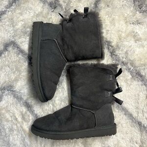 Woman’s uggs size 8